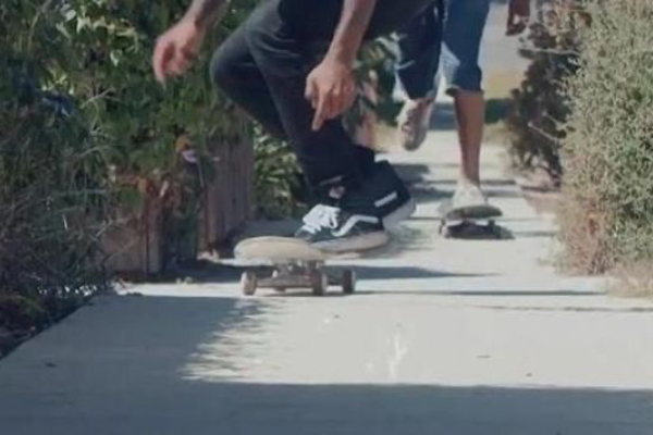 basket noire et blanche vans Nekfeu